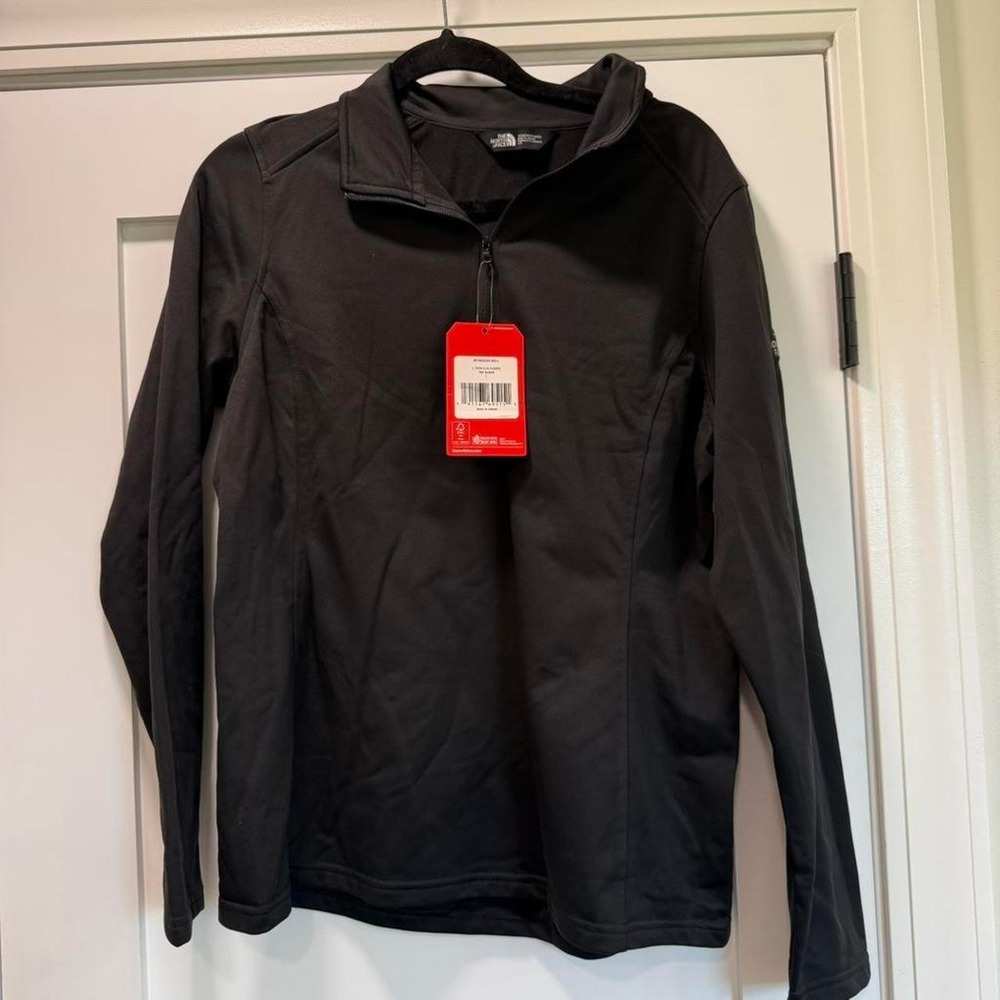 NWT The North Face black fleece jacket in size L